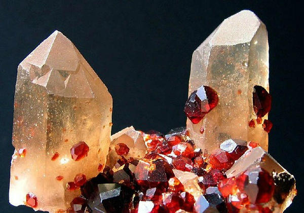 各种宝石原石的种类图片大全,高清彩色宝石原石图片大全