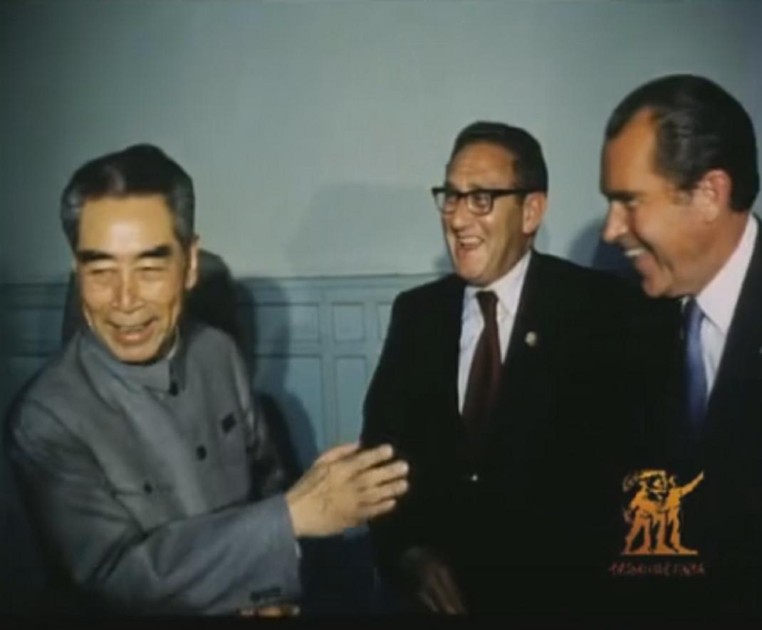 1972年，尼克松不满意毛主席送的4两茶叶，周总理如何轻松化解？