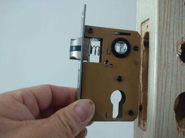 门锁坏了各种解决办法,门锁坏了怎么办最快最好方法