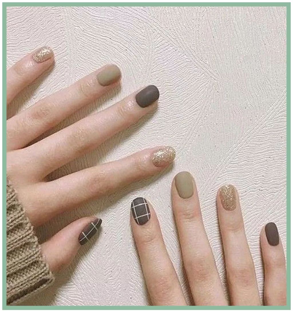 今年该买啥颜色的裙子,今年秋冬女装流行什么样式的裙子