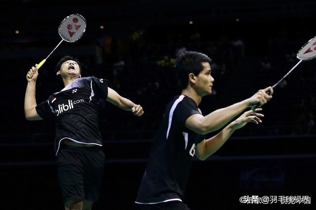 羽毛球高远球怎么打会垂直落下,羽毛球高远球发力的正确方法图解