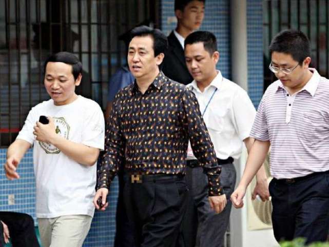 两个中国首富去长白山做矿泉水，一个亏掉40亿，一个却赚4千亿