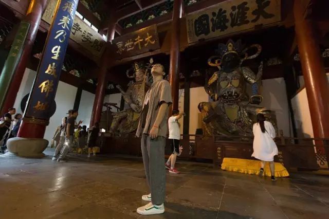 灵隐寺招人，10万网友求职上热搜！4点下班、KPI随缘，条件就一个