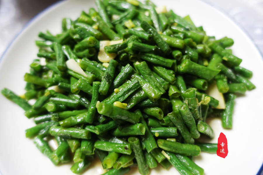 清蒸鲈鱼最简单最好吃的家常做法,清蒸鲈鱼最正宗的做法