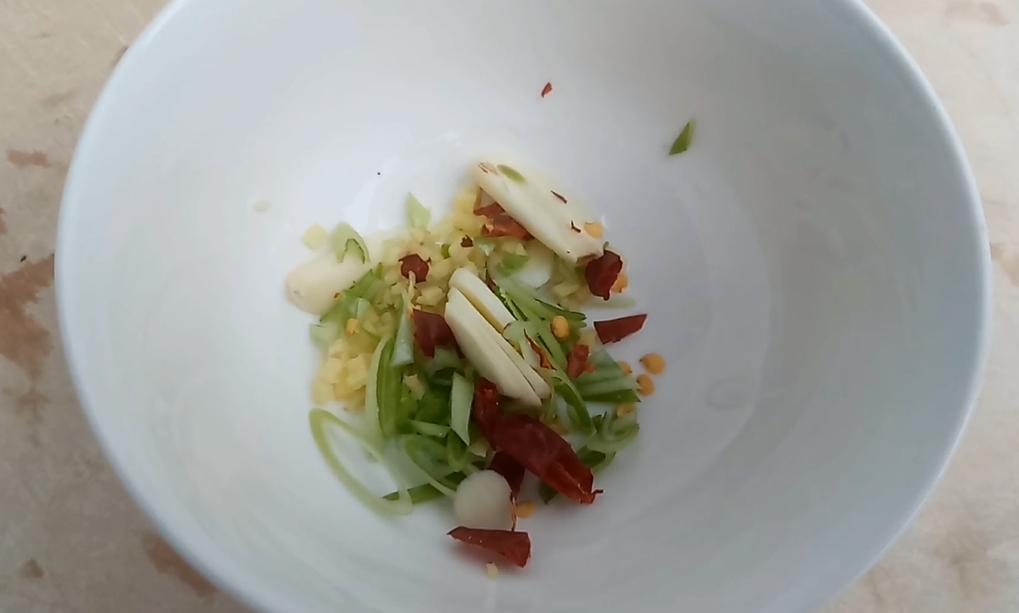 徐州好吃的辣子鸡和韭菜炒河虾,美食家常菜韭菜炒河虾太好吃了