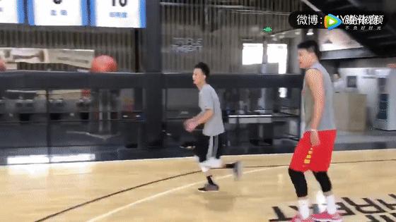 中国篮球历史最佳控卫陈江华,2006中国男篮vs美国陈江华三分