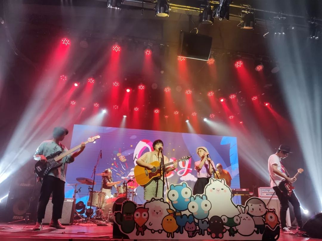 去哪儿网把记者拉下水现场做客服，记者：这真不是人干的活儿