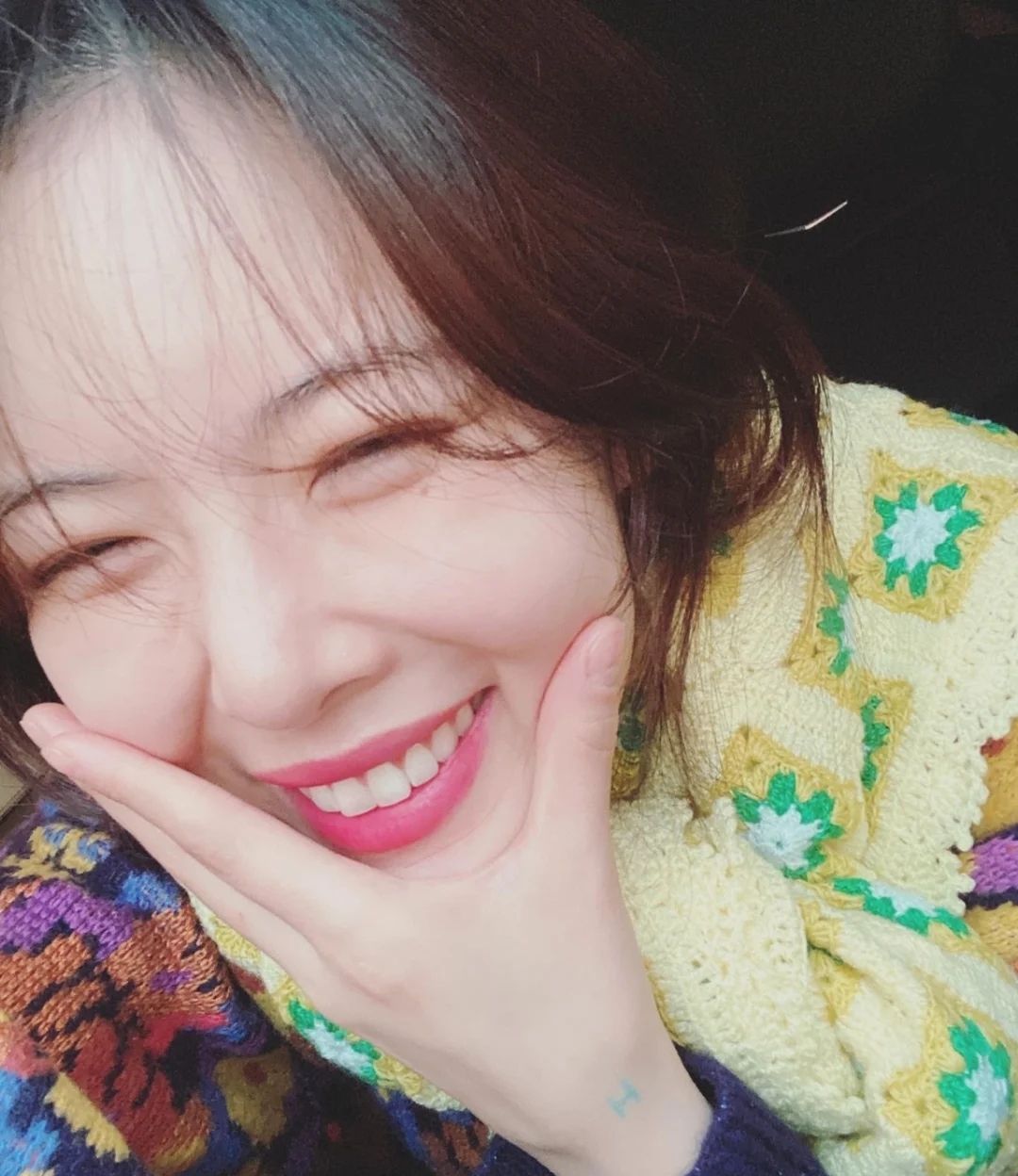 泫雅宣传品牌内衣，身材有致性感迷人，皮肤光滑透亮惹人爱