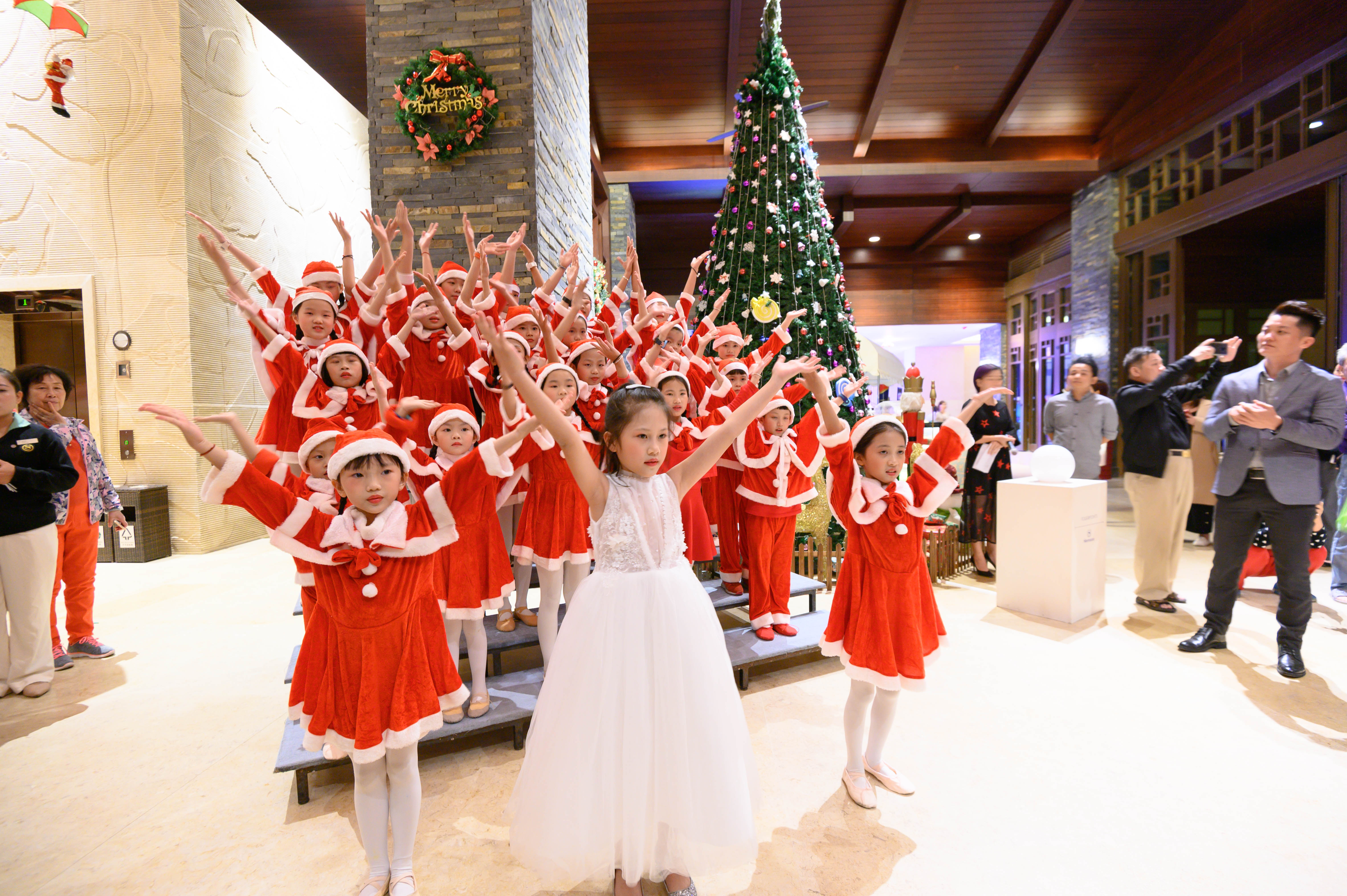 海南不止只有三亚,去万宁玩个冲浪,还有神犬小七拍摄地等着你