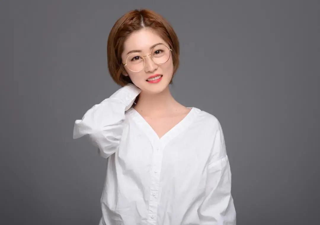 美食博主？英语老师？双重身份的她到底为什么让学生们如此喜爱？