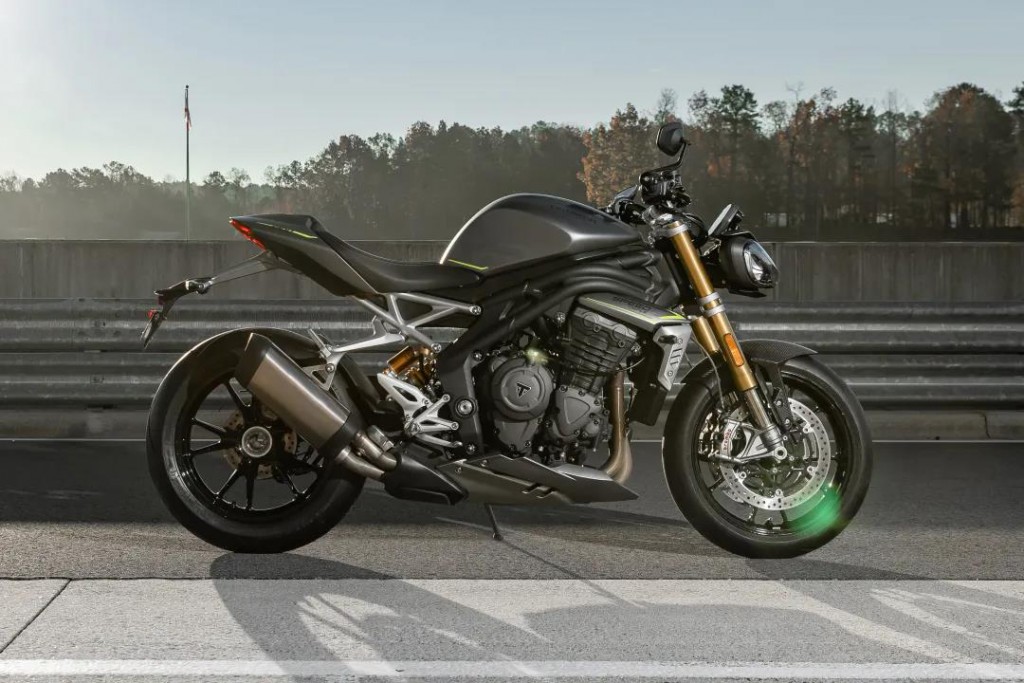 凯旋摩托车续航能力最强的车,凯旋三缸百公里加速