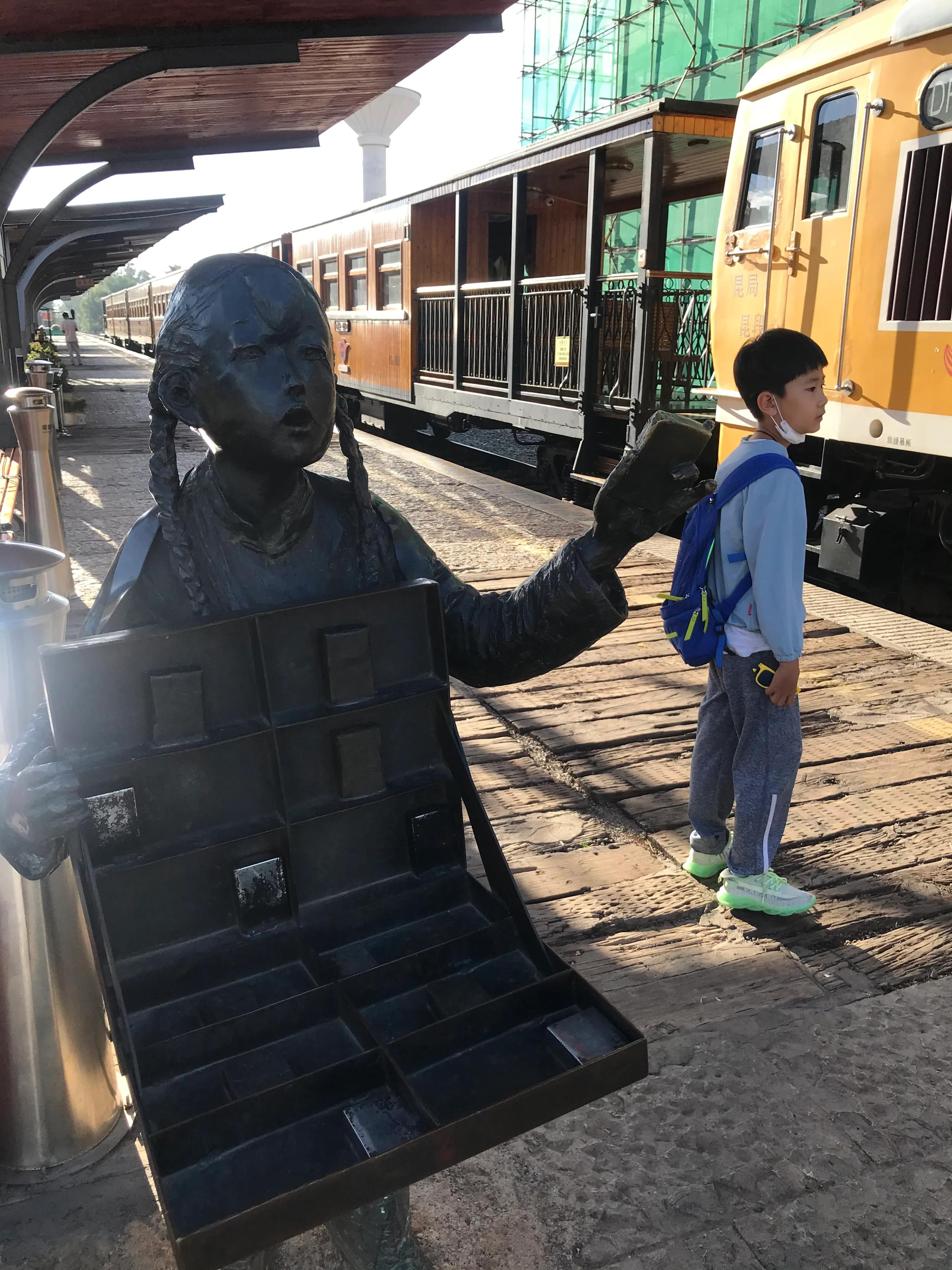 米轨小火车，以及站房购票的一些情况