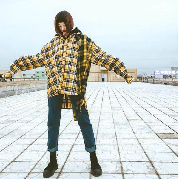 格子衬衫怎么样的显瘦,格子衬衫很显老怎么穿