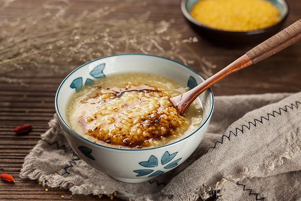 年轻人脾虚是怎么造成的,脾虚的人一般都有4种毛病