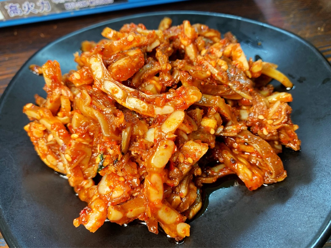 10张桌子的烤鱼店铺需要几个员工,长春市十张桌火锅