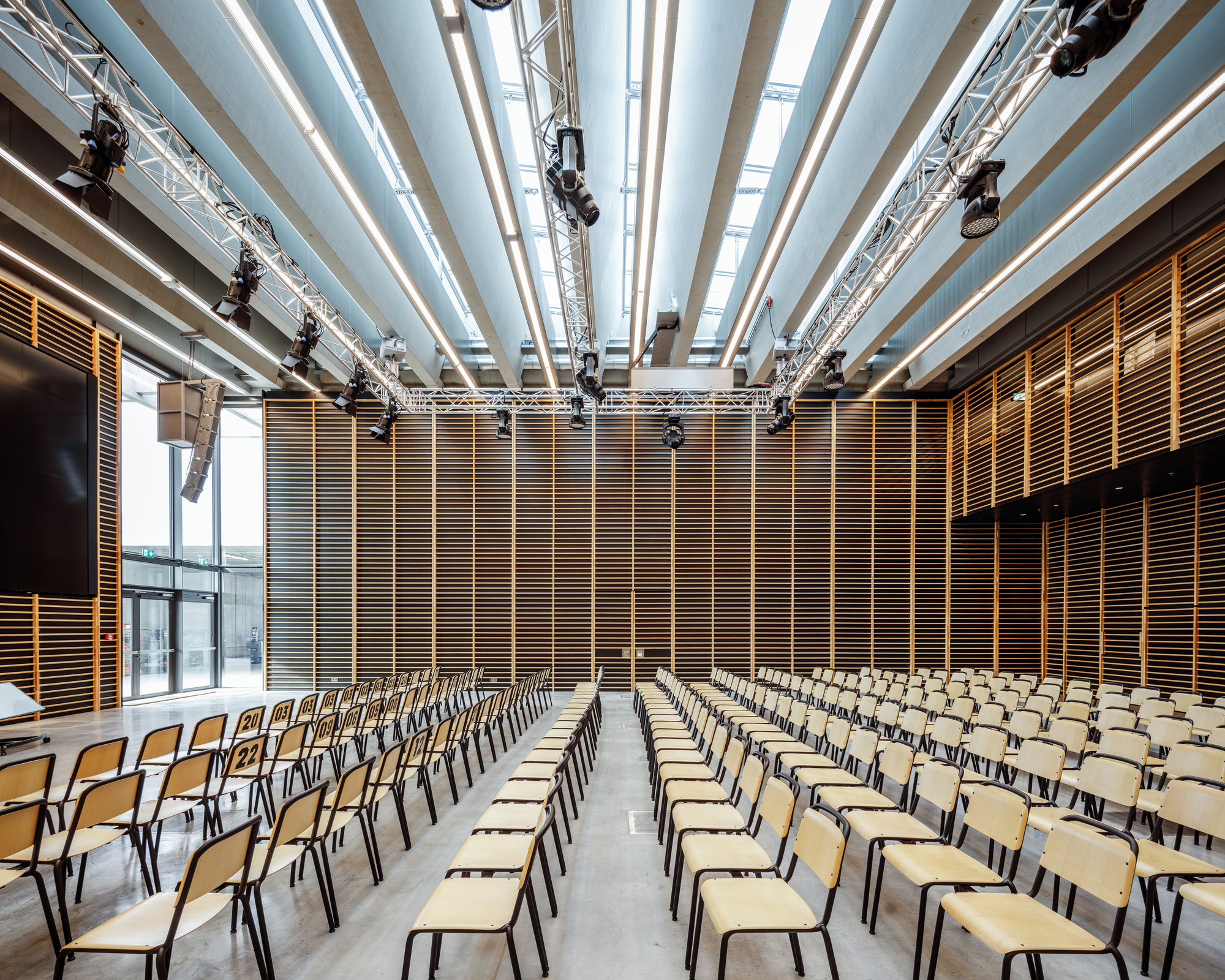 德国阿迪达斯总部,阿迪达斯总部工作