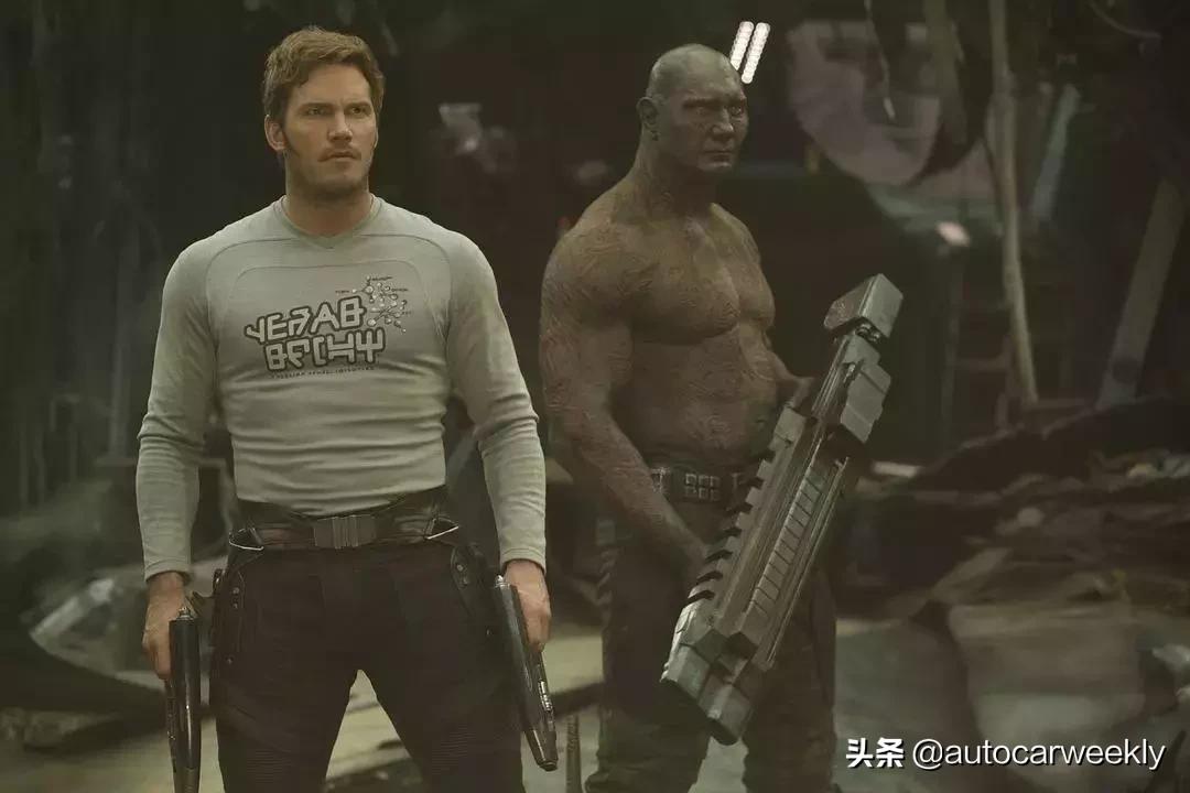 是时候穿卫衣骚起来了——瞧瞧张小龙