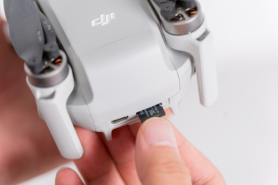 金士顿存储卡selectplus,金士顿canvasreactplus存储卡