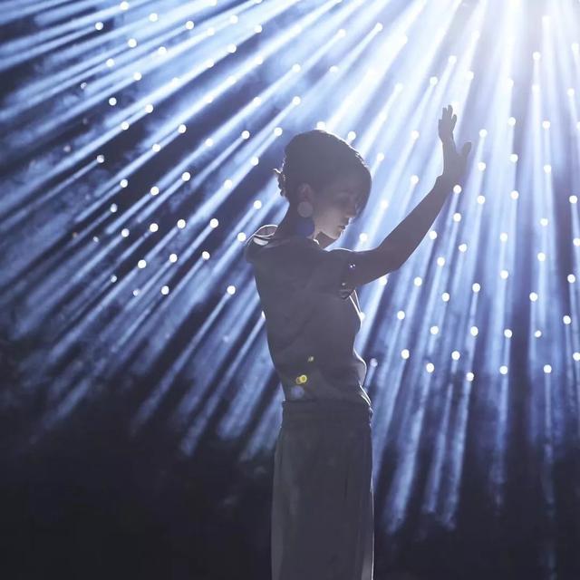 王菲是爱自己的还是爱别人的,王菲明天你是否依然爱我视频