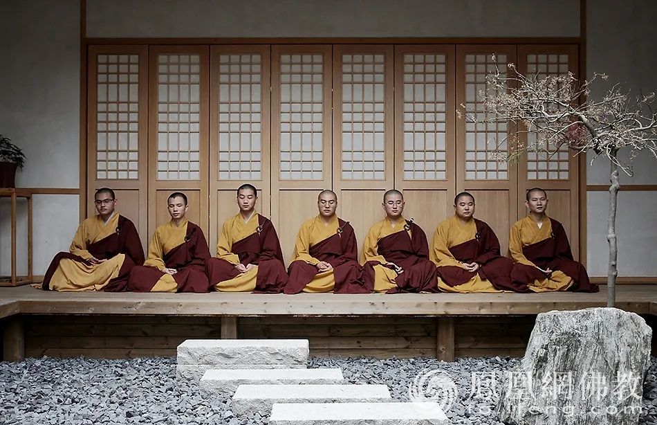 佛教不同颜色的僧衣代表什么,西藏僧服颜色分别代表什么