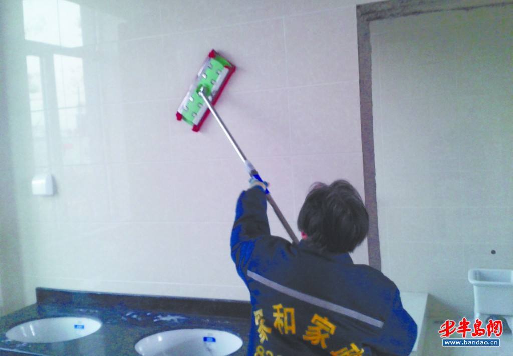墙面脏了怎么自己翻新墙面,墙面脏了怎么清洁用什么