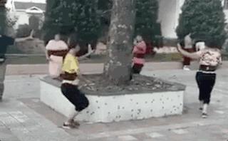 社会丨撞树、火烧、上吊…我国中老年硬核养生法，究竟有多野？