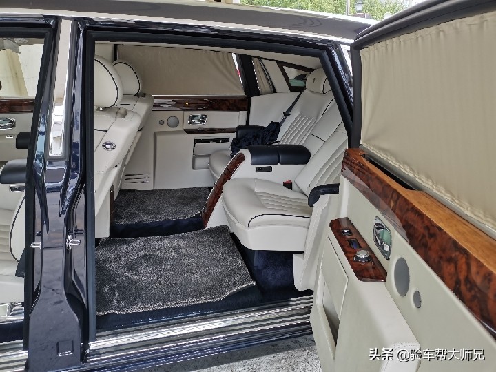 劳斯莱斯幻影二手价格100万,200万买16年劳斯莱斯幻影四座二手