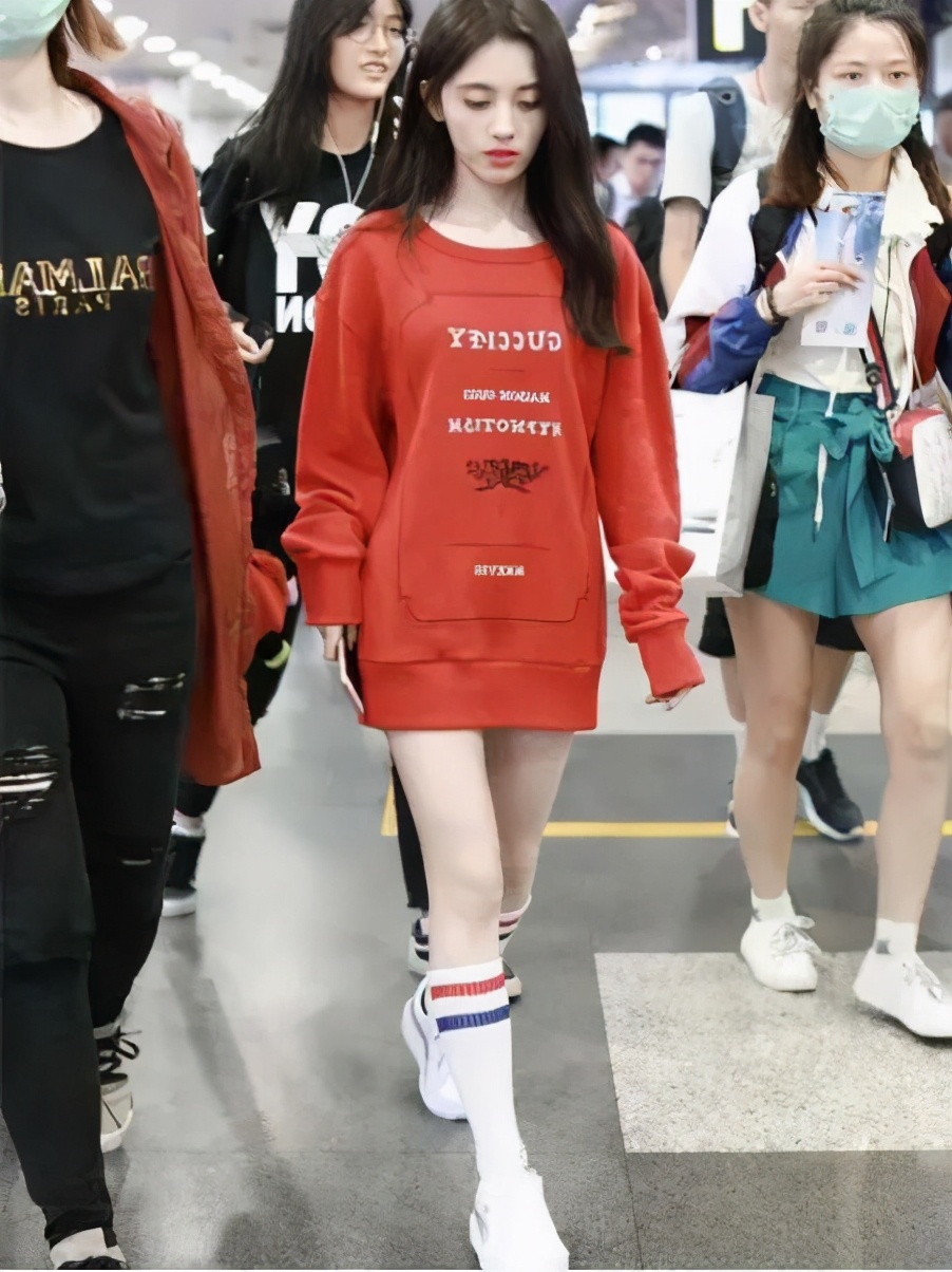 杨幂这次秀腿真让人服气,杨幂露腿和鞋