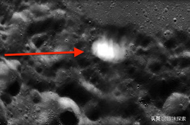 阿波罗16登月，多张照片显示白色云状可疑物伴随左右，是什么？