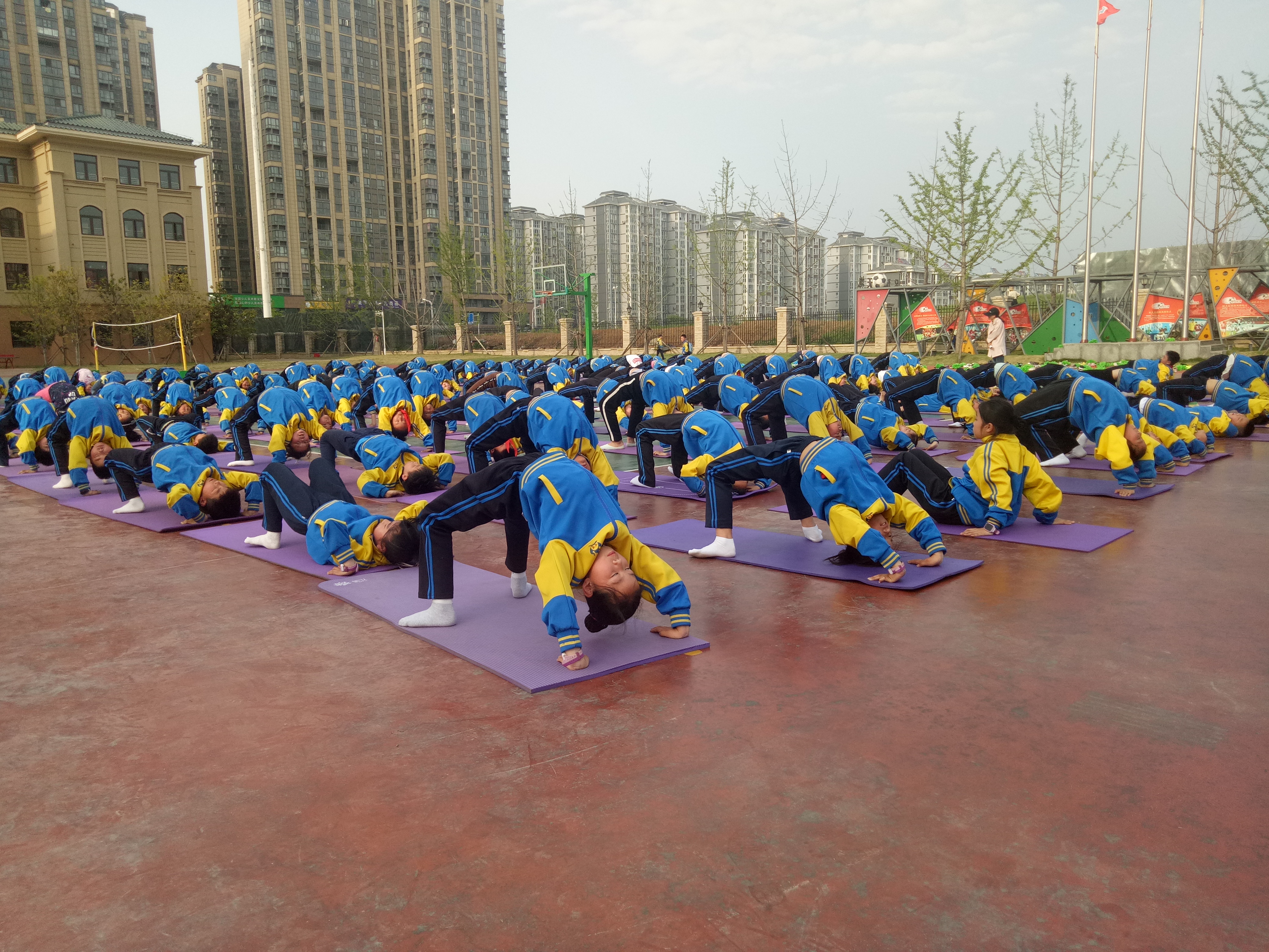 学校运动会解说词,学校体育运动会开幕式总结