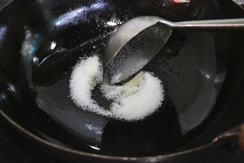 鲁菜经典｜大师揭秘正宗黄焖鸡，色泽黄亮，口感滑嫩，酱香醇厚