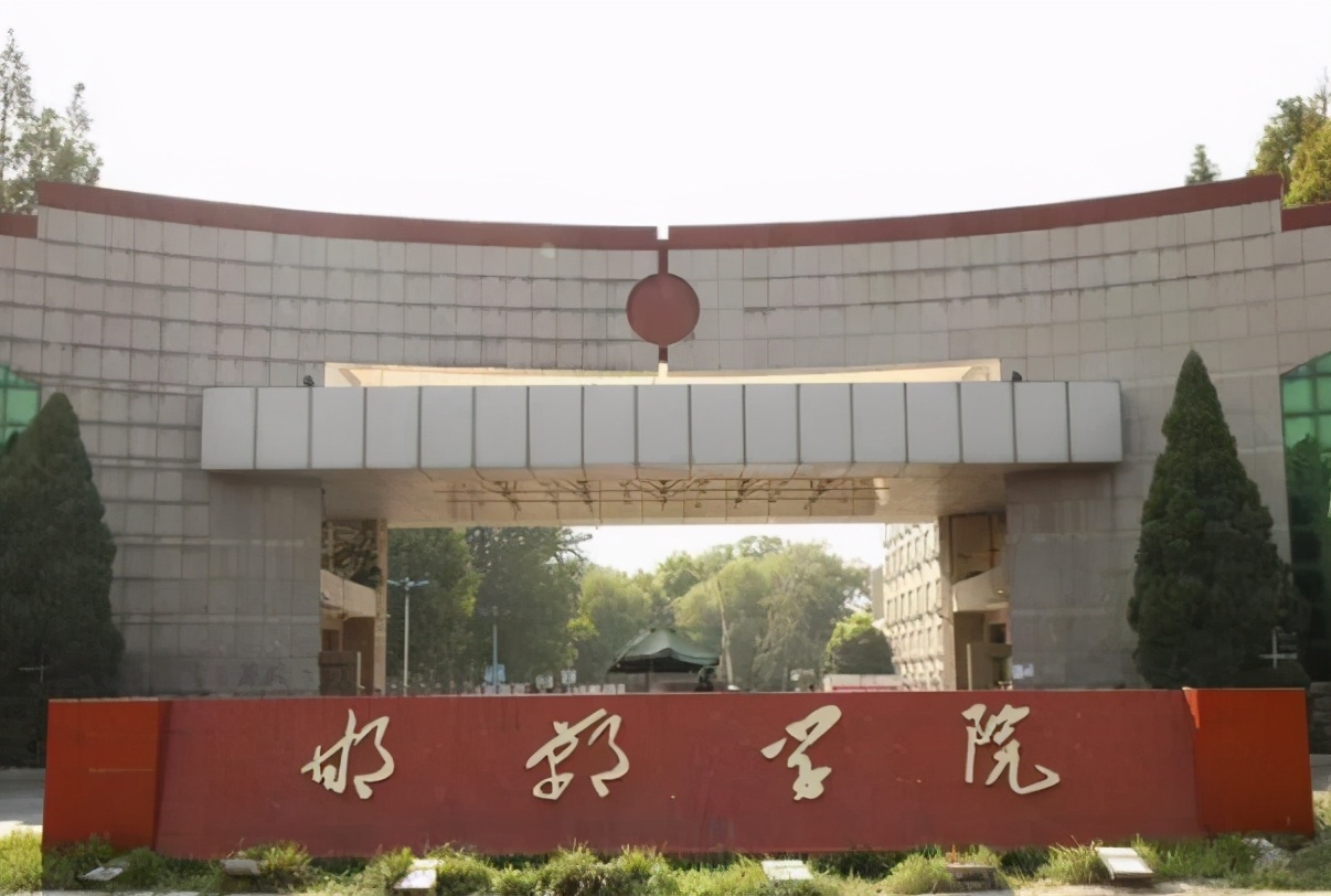 大学降温五种方法,天气太热了放冰块给室友降降温