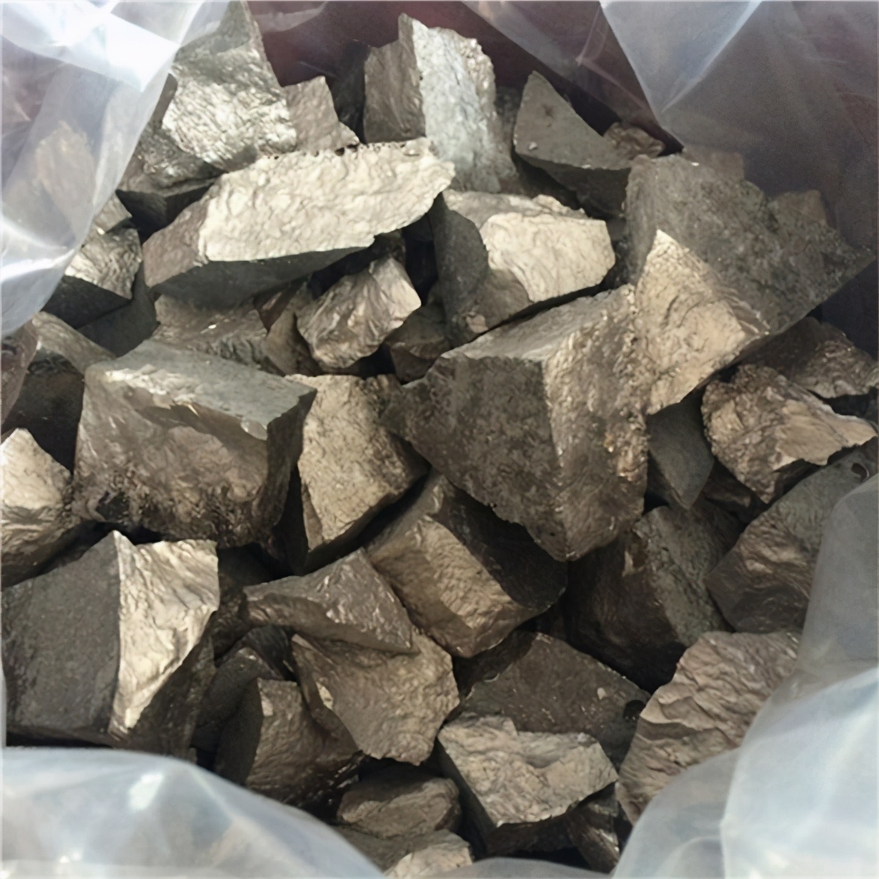 美国搞芯片制裁，有大量*土稀**的中国，为何不能用*土稀**卡美国脖子？