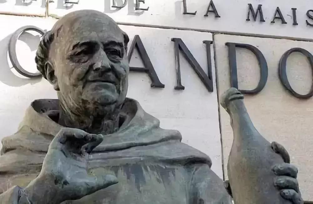 为什么香槟的瓶塞需要用铁丝固定,香槟的瓶塞是几层闭合式设计