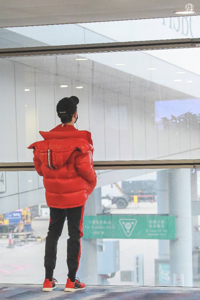 易烊千玺和香港资深演员见面,易烊千玺在香港优秀吗