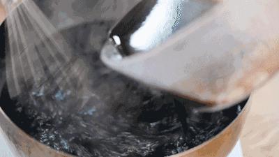 亲手自制烧仙草奶茶味道好极了,家庭简易版奶茶烧仙草