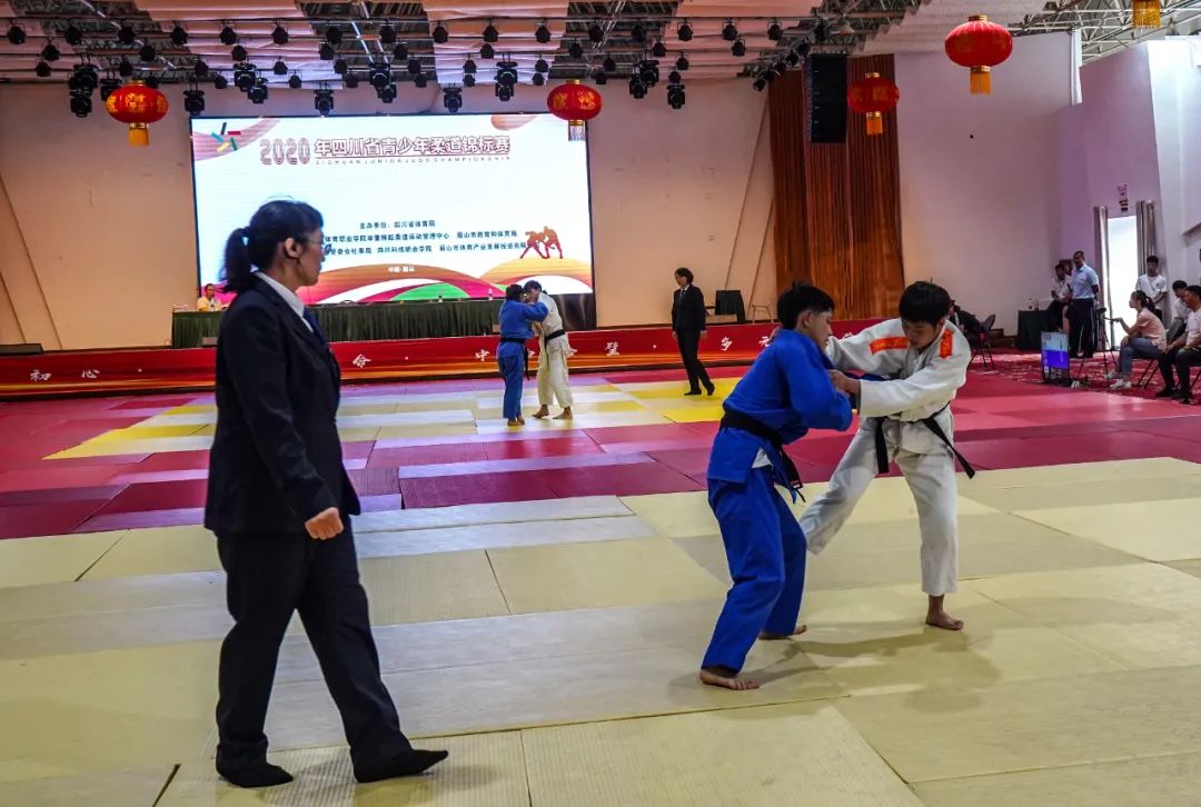 精彩*b大**attle!全省柔道高手云集新区