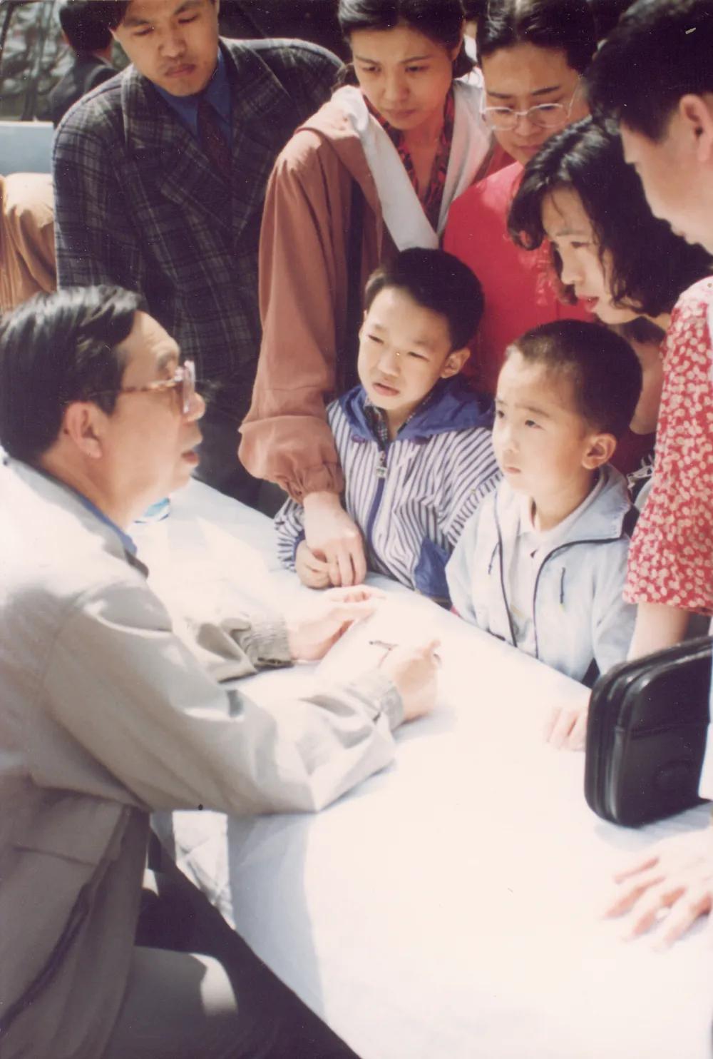 【榜样力量】复合钙的研制者吴光驰:一辈子守护孩子们的健康