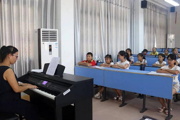 兴趣班不宜报的太多,兴趣班要不要报钢琴