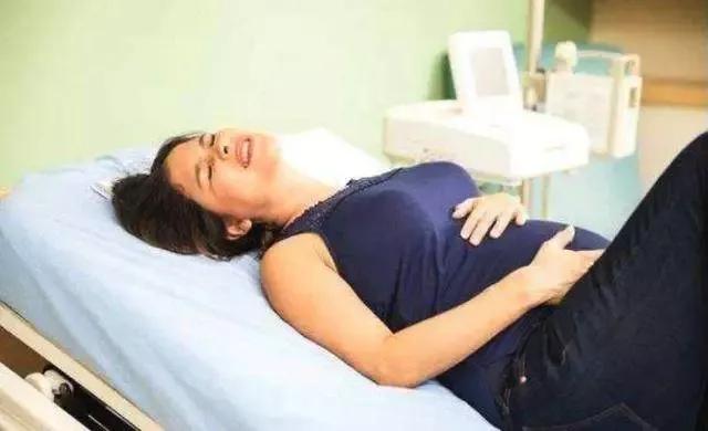 郑爽“代孕”，聪明人从她身上的三点早看得出来！