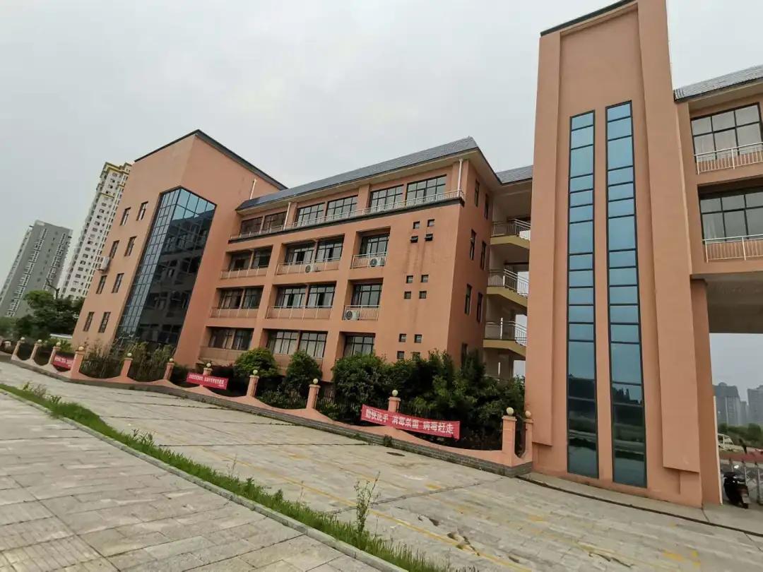 吉安各楼盘附近学校,吉安8中分校学区房