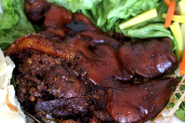 大锅焖猪头正宗做法,焖猪头最正宗的做法