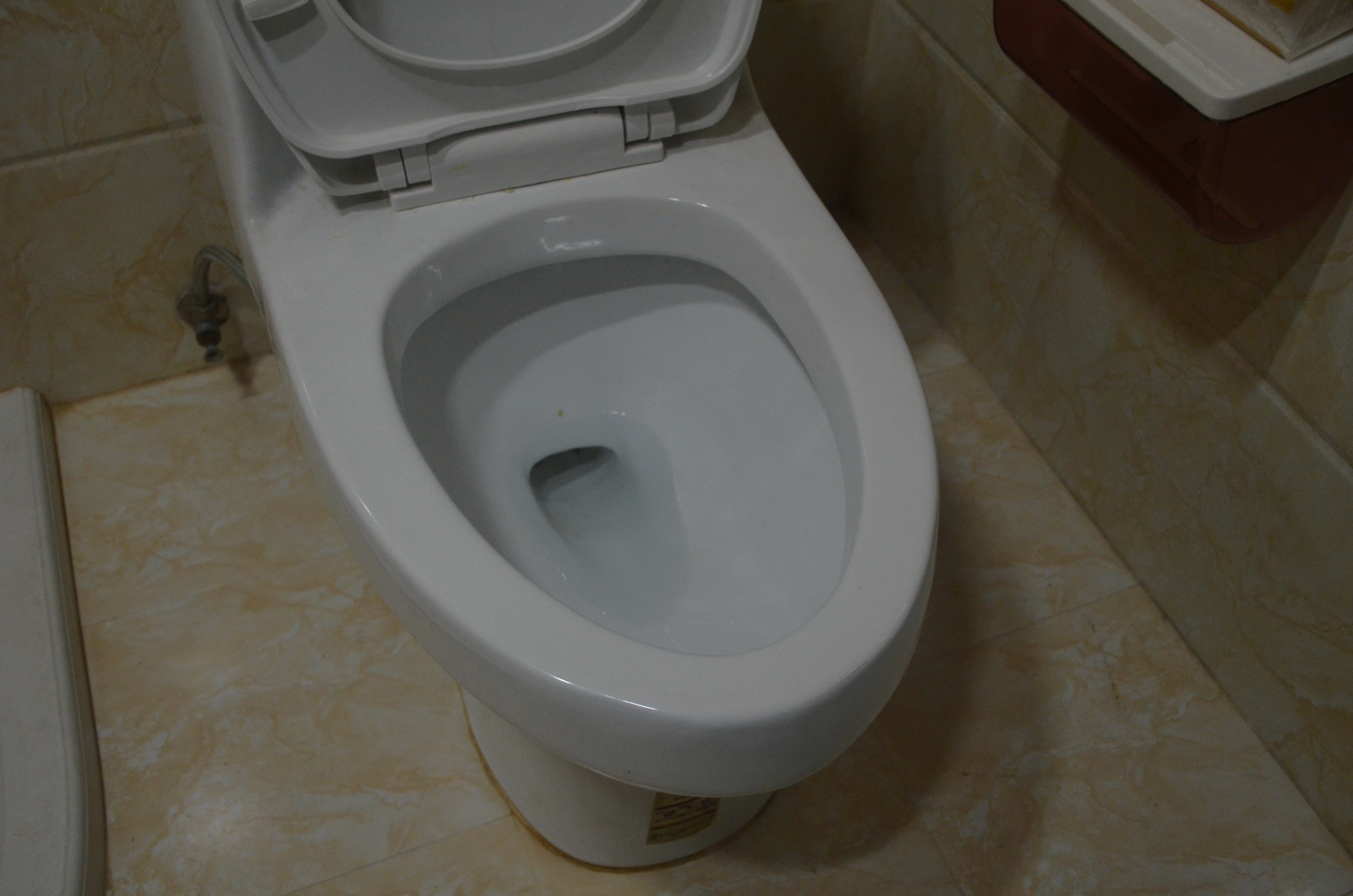 马桶一次冲不干净怎么解决,马桶一次冲不干净怎么办