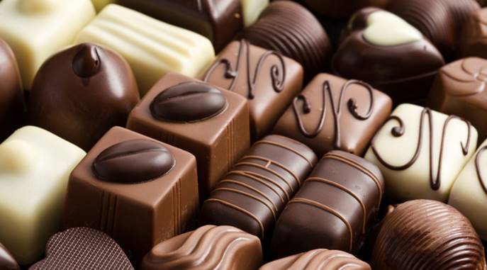 巧克力不只有黑白色,研究员制造微观结构,让巧克力拥有光泽色彩