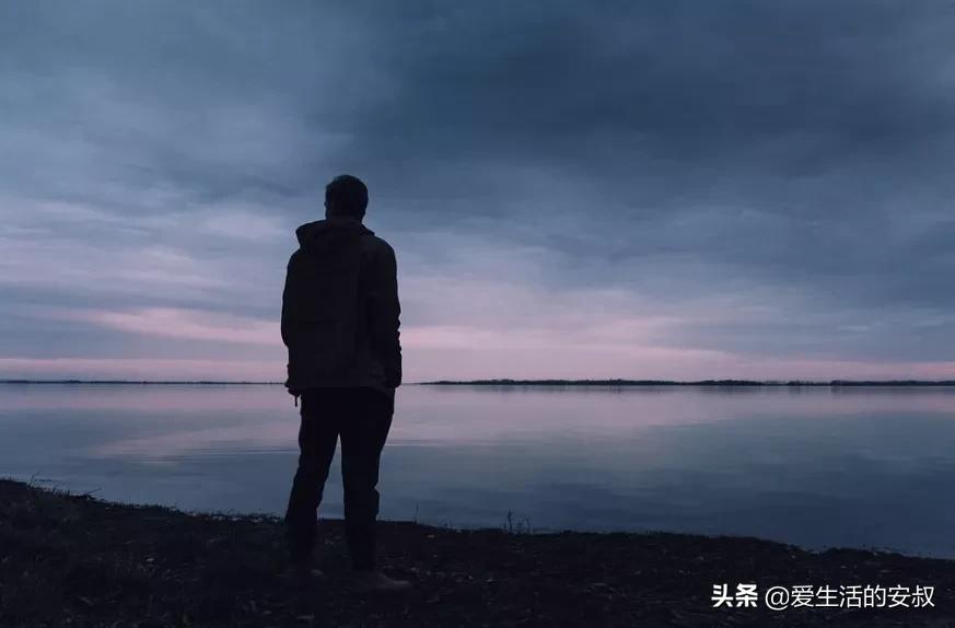 《光环效应》:人的一生,都在为认知买单