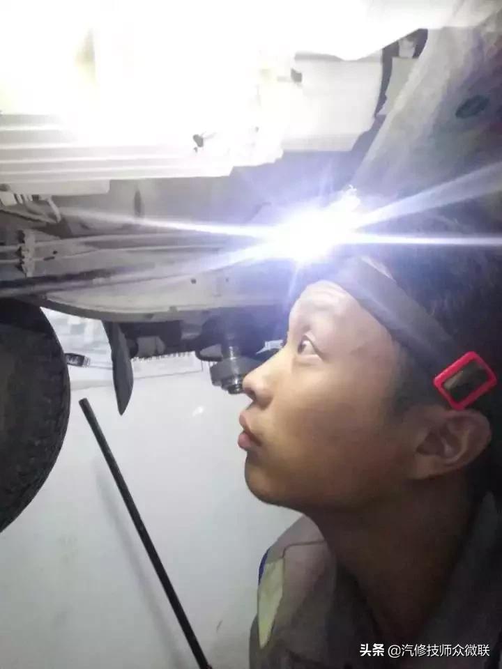 本田雅阁无法控制右后玻璃升降器,本田雅阁主驾驶车窗不能升降