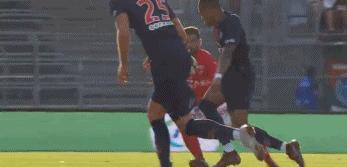 足坛十大现役前锋除梅罗外,新老球王对比梅西姆巴佩