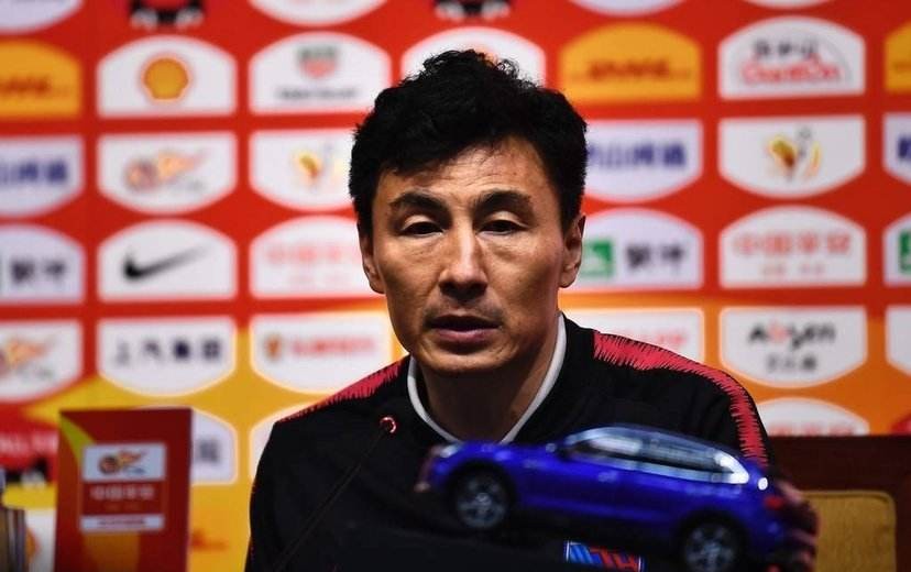 40岁中国足球留洋传奇宣布退役,目前留洋的中国足球运动员有哪些