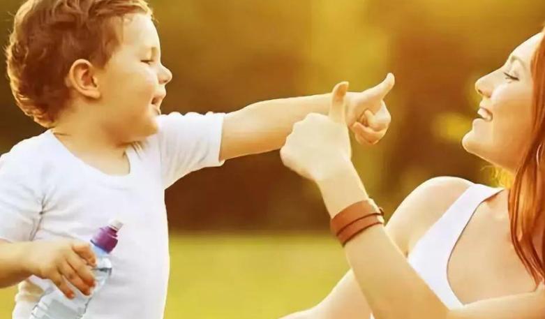 与人交往时胆小怯懦?父母不妨试试这三招,帮助孩子提升社交力