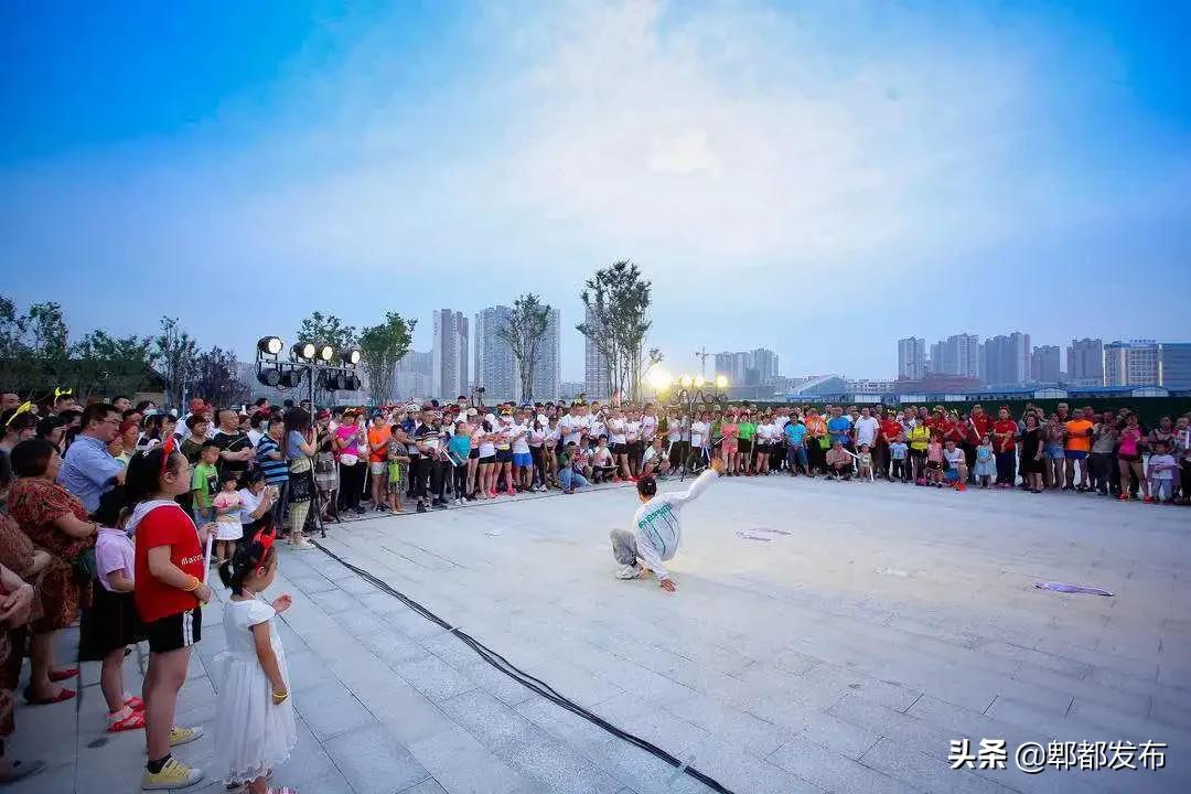 菁蓉湖荧光夜跑,郫县菁蓉湖公园夜跑